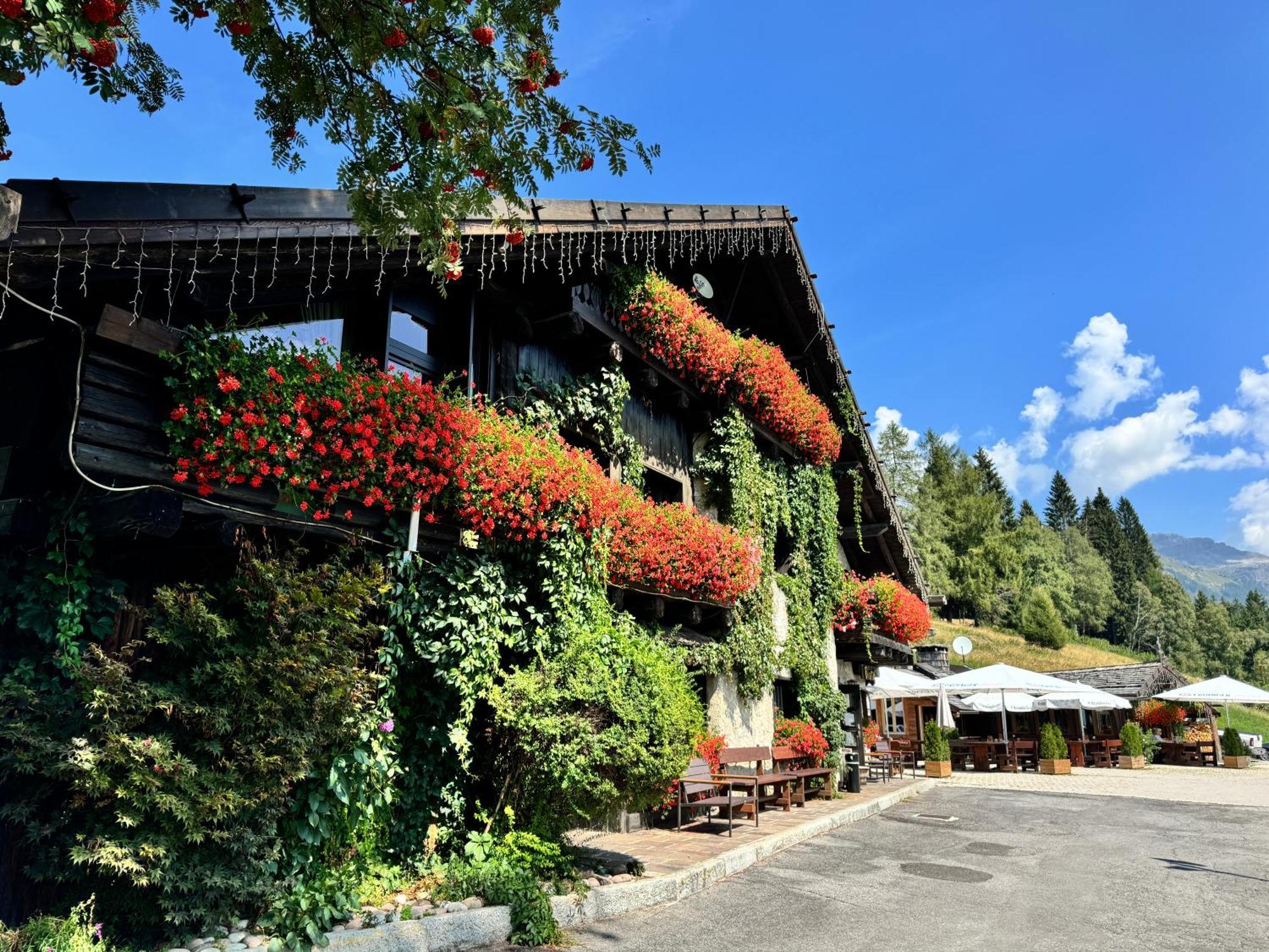 Albergo Ristorante Al Frate Da Streza Madonna di Campiglio Exterior photo